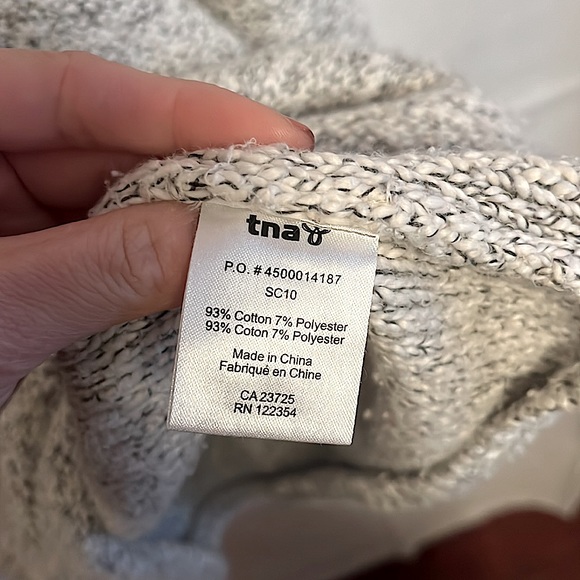 ARITZIA TNA Knitted Pullover V-Neck Hoodie // Size M - Picture 6 of 7